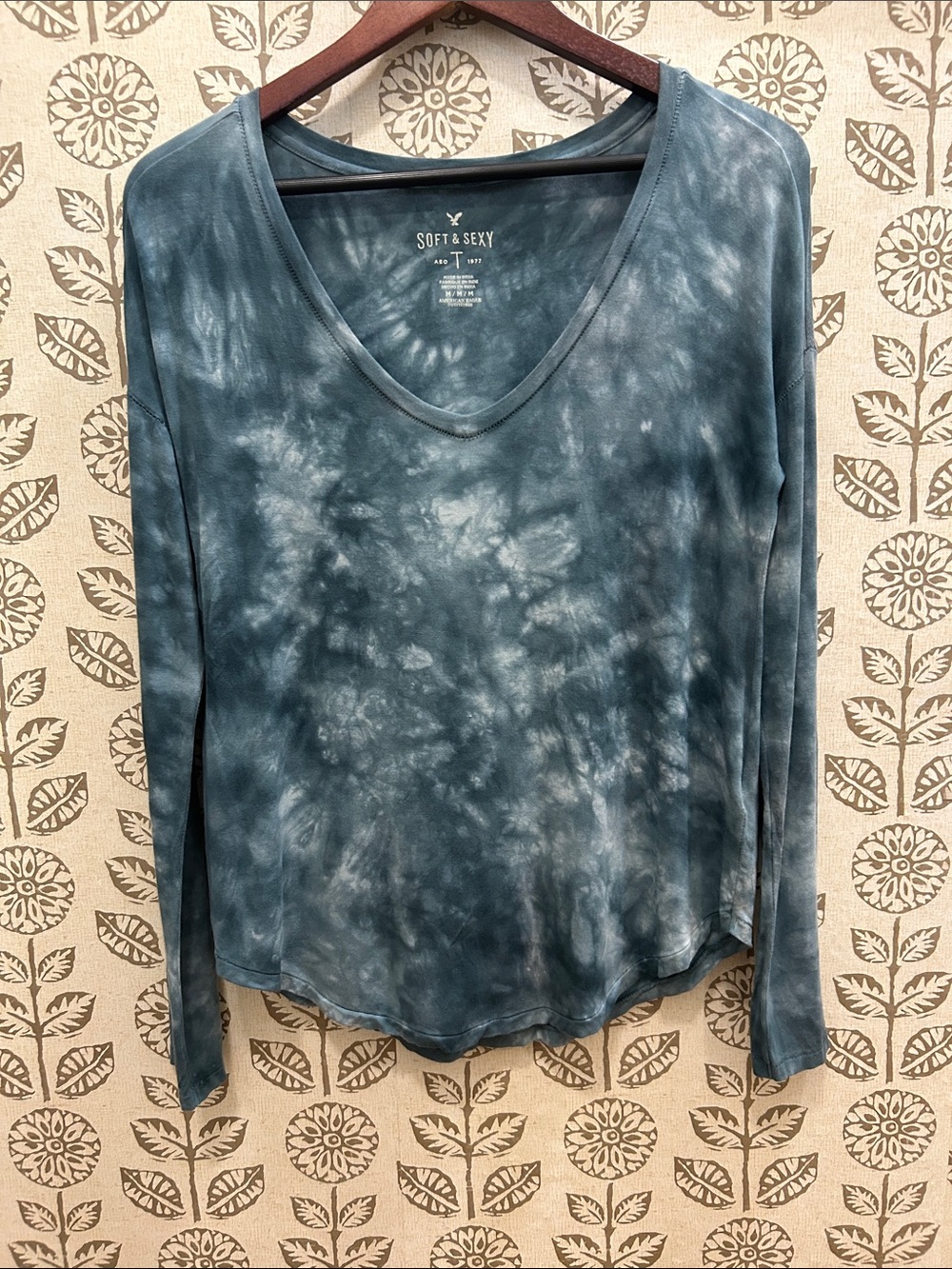 American Eagle Outfitters Blue Tie-Dye V-Neck Long Sleeve Tee